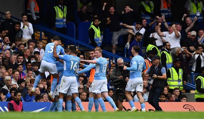 Manchester City revalida su título en Premier League con remontada ante Aston Villa