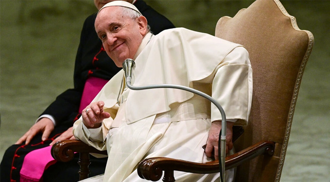 El Papa será sometido a una infiltración de rodilla para aliviar el dolor