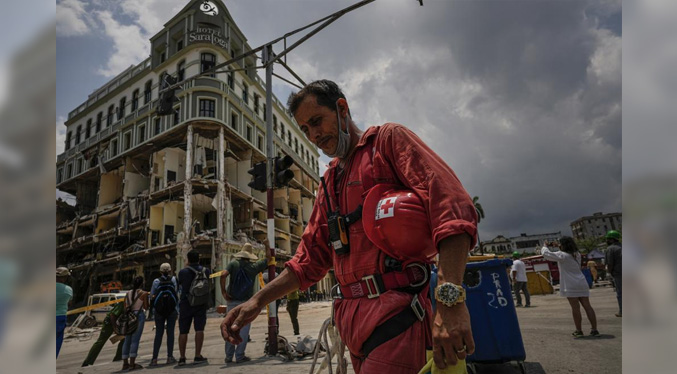 Suman 40 fallecidos tras explosión de hotel en Cuba