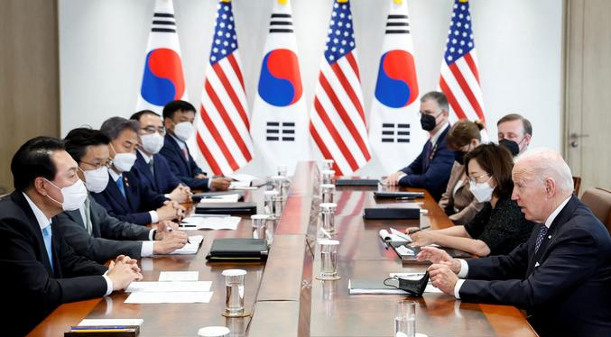 EEUU y Corea del Sur se comprometen a contrarrestar programa nuclear norcoreano