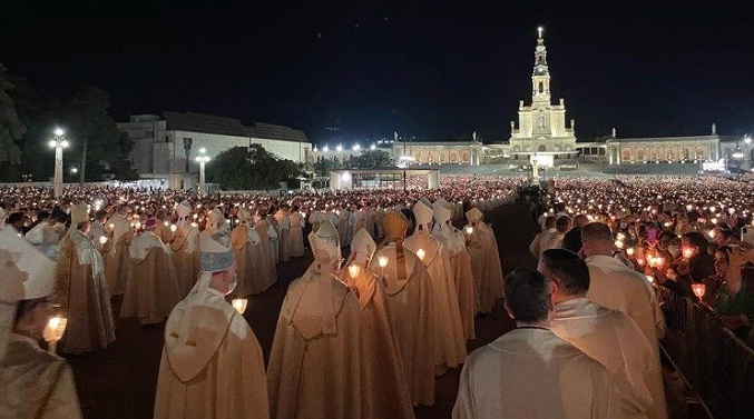 Monseñor Peña Parra desde el santuario de Fátima: El diálogo es el único camino para una paz estable y duradera 