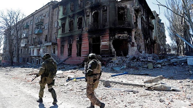 Ucrania evacúa a 264 militares en metalúrgica de Azovstal