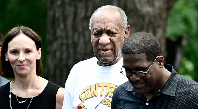 Bill Cosby niega abuso sexual de adolescente en 1970