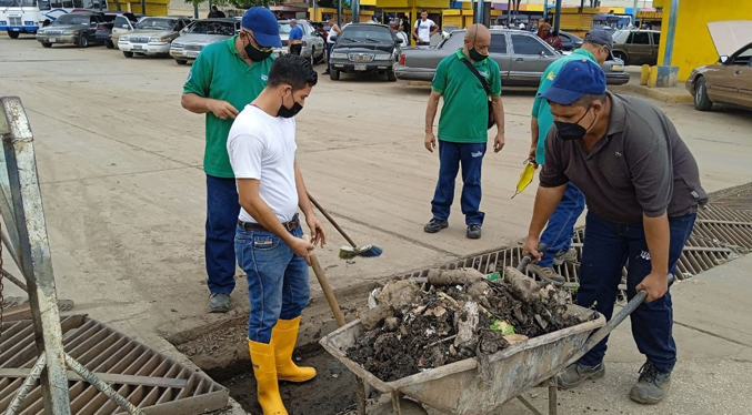 Más de 10 toneladas de desechos retiran de las alcantarillas del Terminal de Maracaibo