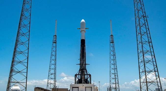SpaceX listo para lanzar Falcon 9 que llevará satélite egipcio