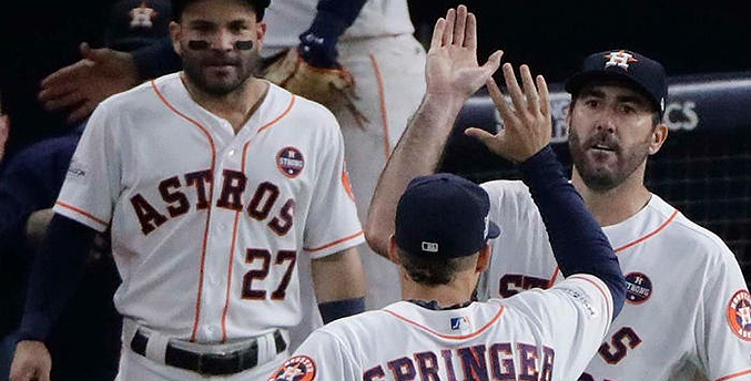 Astros toman venganza ante los Yankees de la mano de Verlander
