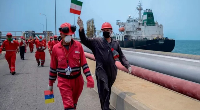 Irán entrega un buque petrolero a Venezuela