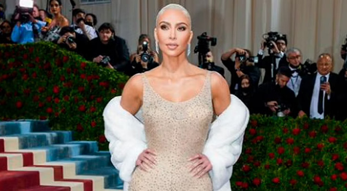 Acusan a Kim Kardashian de dañar el vestido de Marilyn Monroe