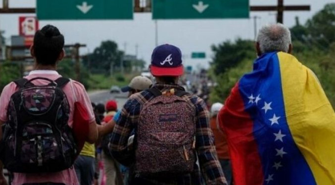 Venezolanos con documentos en mano intentan abandonar México para llegar a EEUU
