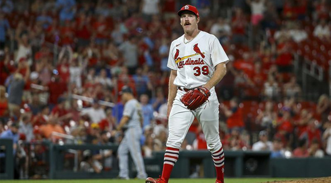 Mikolas se queda a 1 strike del sin hit en el triunfo de Cardenales