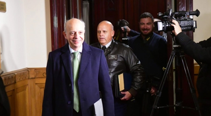 Ministro de Defensa de Uruguay comparece ante el Senado por avión venezolano-iraní