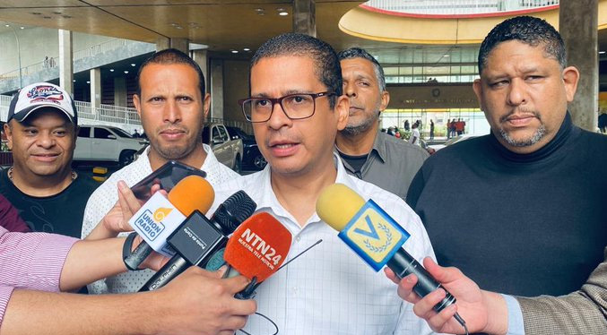 Evans pide que migrantes venezolanos puedan votar en comicios de 2024