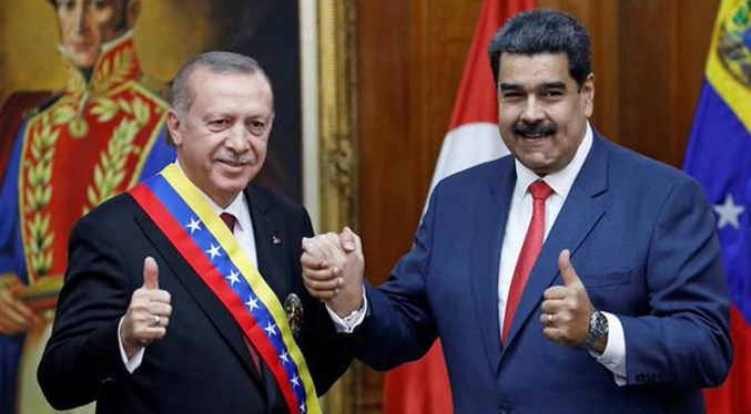 Maduro viaja a Turquía para reunirse con el presidente Erdogan