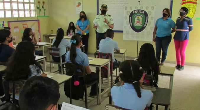 PoliLagunillas sigue orientando a estudiantes sobre el acoso escolar