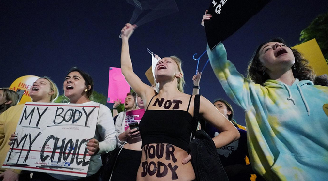 Protestan por segundo día contra el fallo del aborto en EEUU