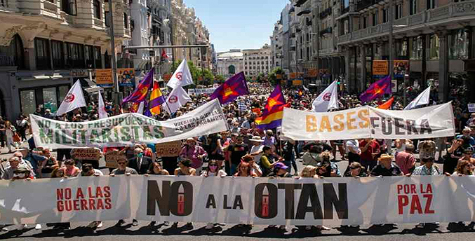 Miles protestan contra cumbre de la OTAN en Madrid