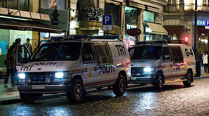 Investigan como ataque terrorista los tiroteos en Oslo