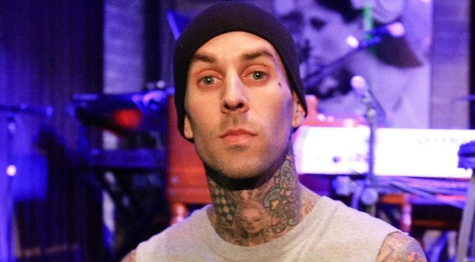 Travis Barker, baterista de Blink-182, es hospitalizado de emergencia en Los Ángeles