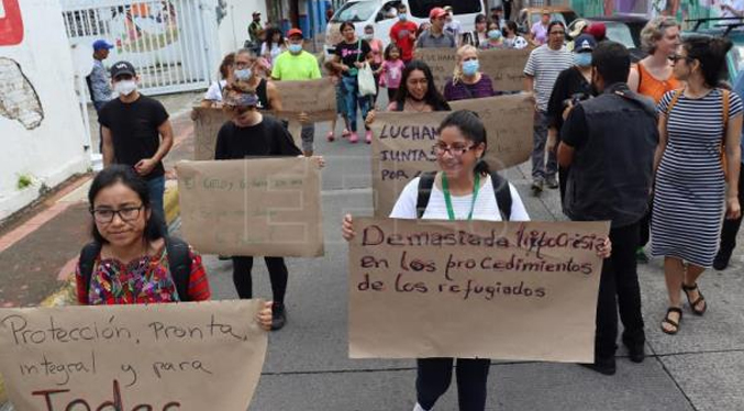 Venezolanos marchan en México por el Día Mundial del Refugiado
