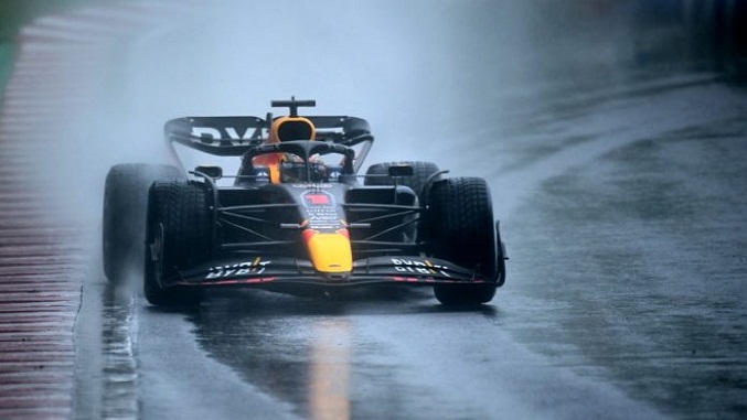 Verstappen logra la pole en Canadá tras duelo con Alonso bajo la lluvia
