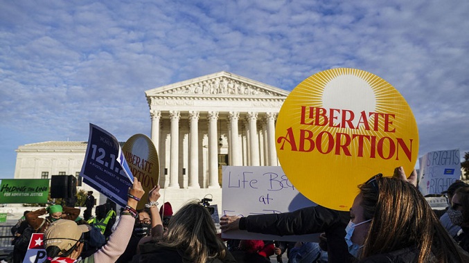 Juez bloquea la prohibición del aborto en Luisiana