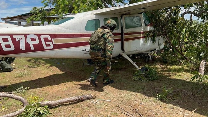 FANB neutraliza aeronave presuntamente usada para el narcotráfico desde Colombia