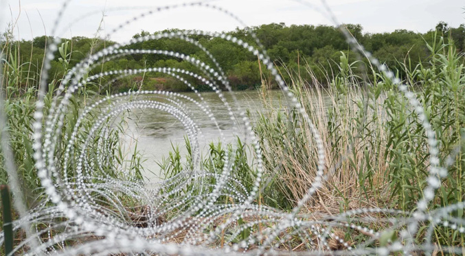 Peligro para inmigrantes en canales de Texas tras cinco ahogados