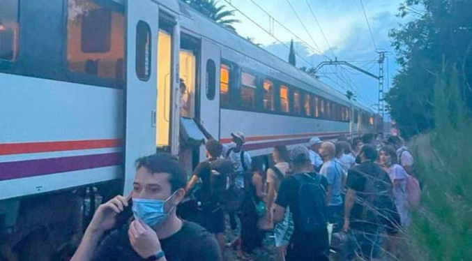 Suben a 30 las personas heridas en choque de trenes en España