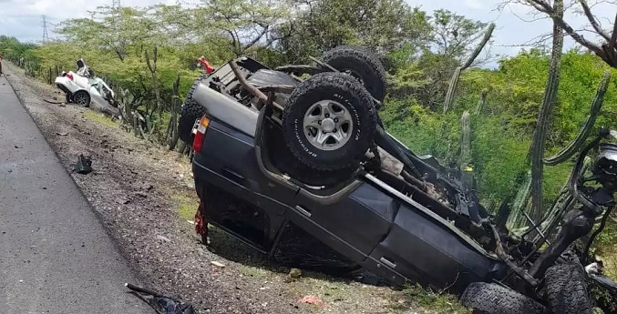 Grave accidente en la vía Riohacha–Maicao deja cinco muertos, entre ellos venezolanos