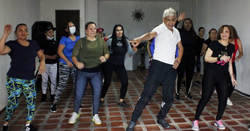 La Guarachoterapia: El método de Ender Silva para bailar, sanar y gozar (Video)