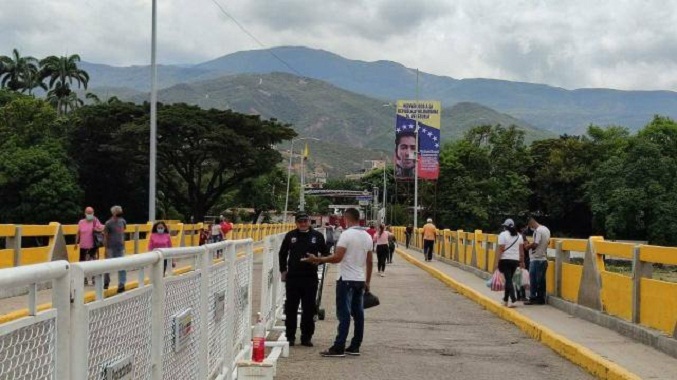 Petro habla con gobierno venezolano para abrir la frontera