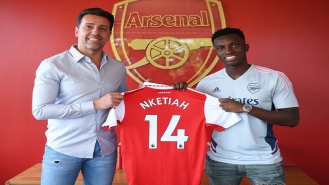 La camisa 14 de Henry en el Arsenal tiene un nuevo dueño