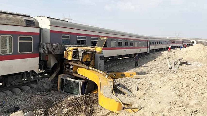 Aumentan a 21 los muertos en el descarrilamiento de un tren en Irán