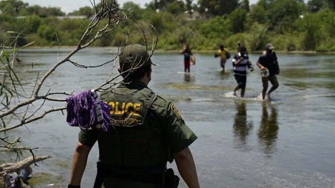Embajador de EEUU en México culpa a «gobiernos que no trabajan» en la migración
