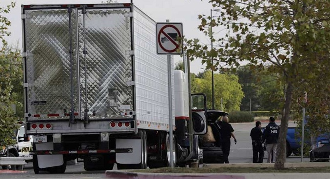 Asciende a 53 los migrantes muertos en camión abandonado en Texas