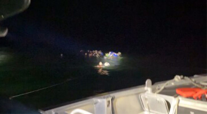 En Colombia rescatan a migrantes venezolanos que naufragaron en el Golfo de Urabá