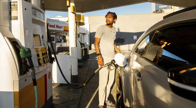 EEUU baja el precio de la gasolina luego de 9 semanas