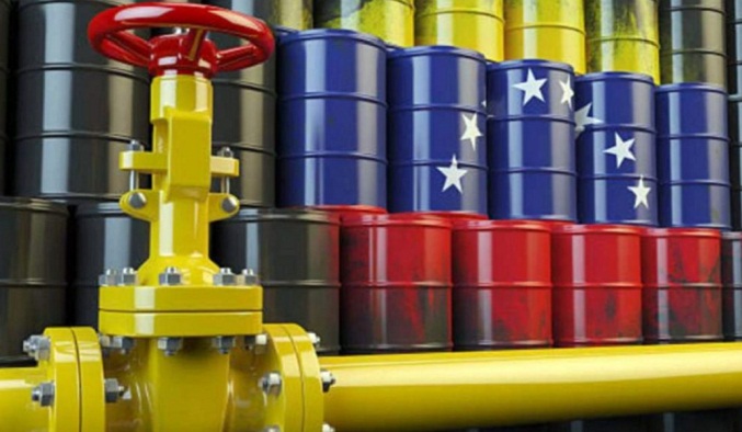 Producción petrolera de Venezuela cae 5 % en mayo