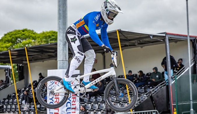 Colombia brilla en BMX con los oros de Mariana Pajón y Diego Arboleda