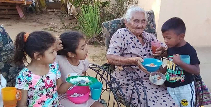 Barriguita llena Corazón en Cristo lleva la palabra y alimentos a niños y ancianos a los barrios de Maracaibo