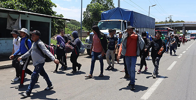 Cientos de venezolanos salen en caravana desde la frontera sur de México
