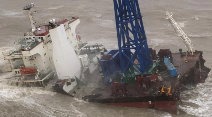 Casi 30 desaparecidos en naufragio en el Mar de la China Meridional