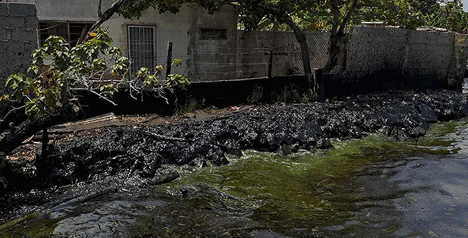 Hasta mil barriles de petróleo se derraman a diario en el lago de Maracaibo por fugas constantes