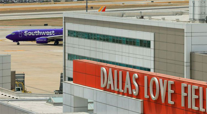 Mujer con un arma siembra el pánico en un aeropuerto de Dallas