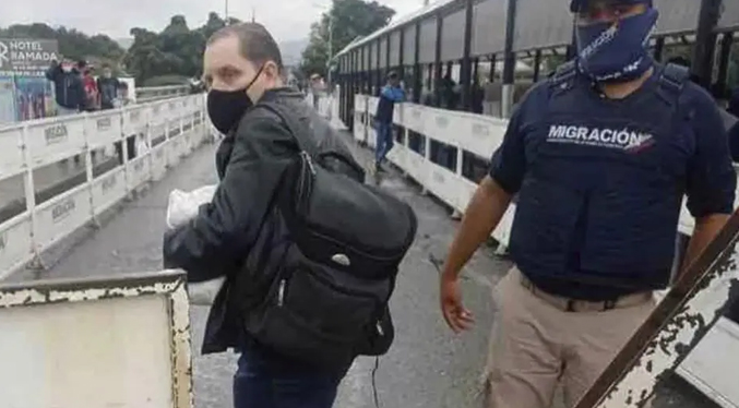 AP: Tres estadounidenses fueron detenidos en Venezuela a principios de año por ingresar ilegalmente