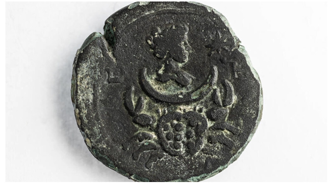 Hallan en Israel una moneda de 1850 años que representa a una diosa romana