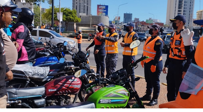 La PNB realiza operativo de concientización dirigido a los motorizados