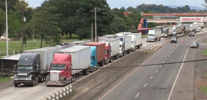 Camiones con alimentos bloqueados mientras crece la escasez en Panamá