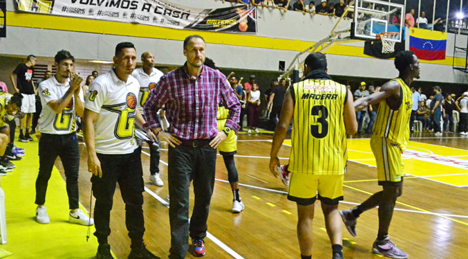 Richie González deja el banquillo de Gaiteros