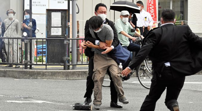 Asesino del ex primer ministro Japonés confiesa que hizo varias armas caseras